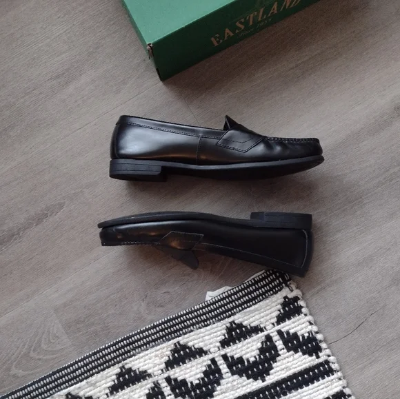 Eastland leather Classic II penny loafer women, 11 narrow - Picture 4 of 14